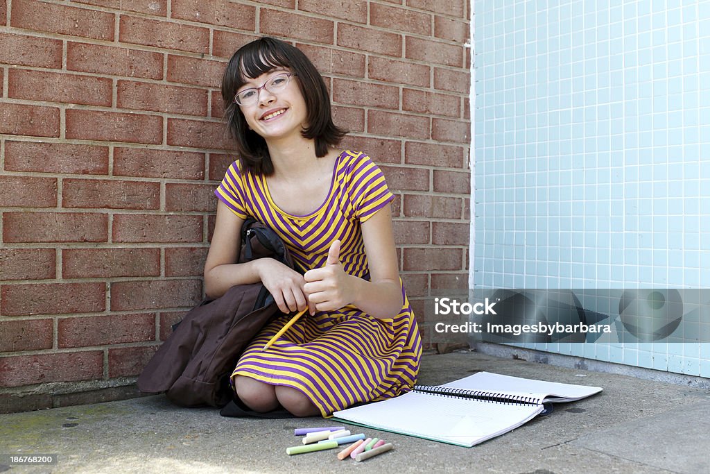 Chica edad escolar - Foto de stock de 12-13 años libre de derechos