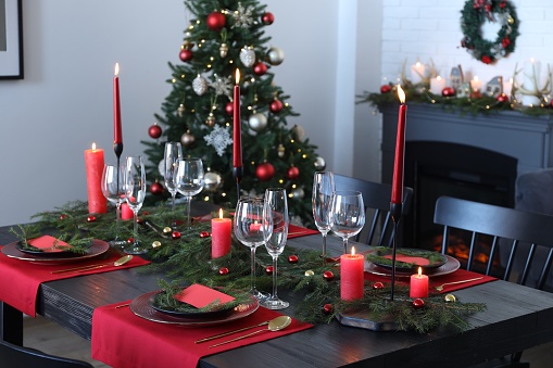 Table setting with wine glasses