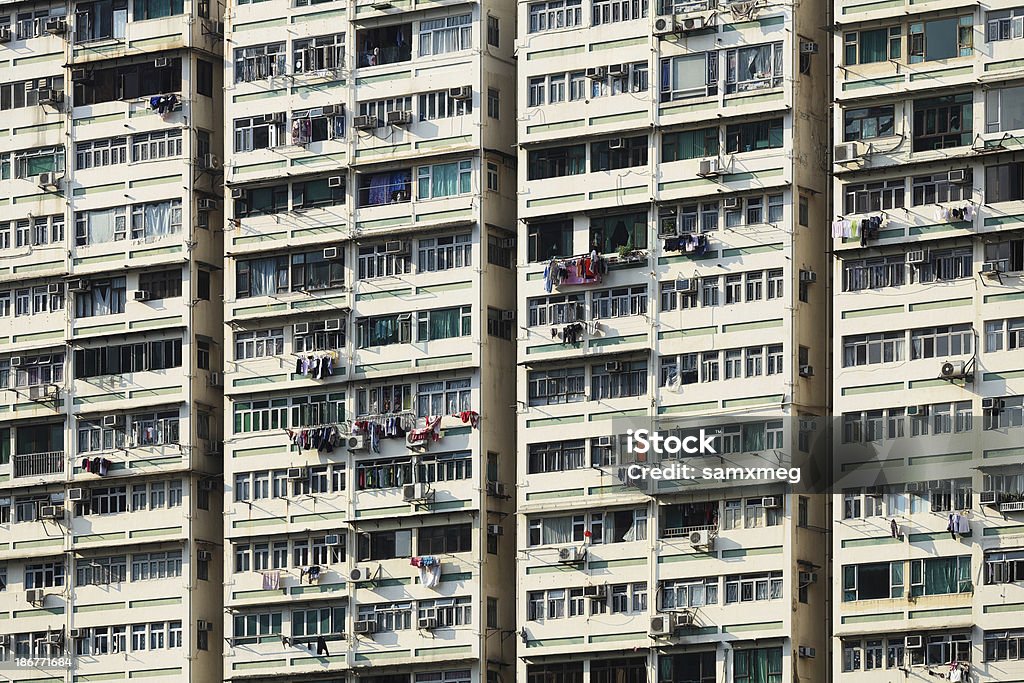 Edificio de apartamentos en Hong Kong - Foto de stock de Aparato de aire acondicionado libre de derechos