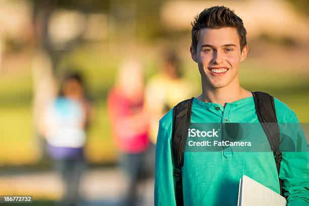 Foto de Estudantes Universitários e mais fotos de stock de 20-24 Anos - 20-24 Anos, Adulto, Afro-americano