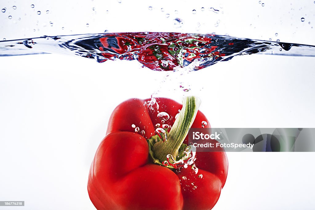 Красный перец в воду - Стоковые фото Без людей роялти-фри