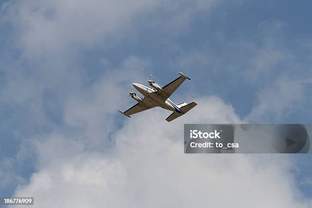 Flugzeug Stockfoto und mehr Bilder von Abheben - Aktivität - Abheben - Aktivität, Abschied, Allgemeine Luftfahrt