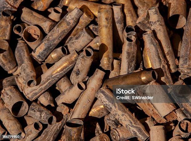 Stary Pocisk Shells - zdjęcia stockowe i więcej obrazów Amunicja - Amunicja, Bez ludzi, Broń palna