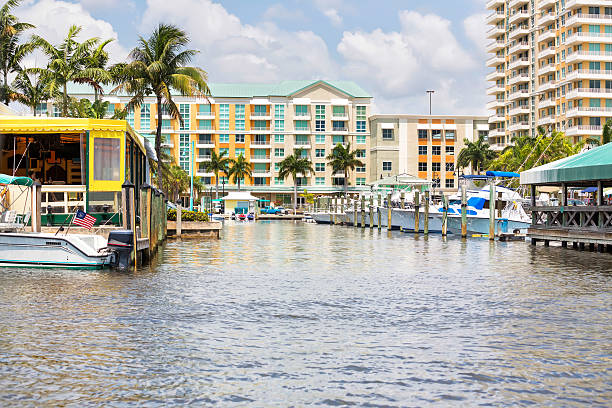 Love Local: Waterfront Condominuims and restaurants in Delray Beach, Florida Waterfront restaurants, condos and boat slips in Delray Beach, Florida. RM delray beach fl stock pictures, royalty-free photos & images