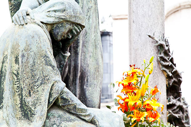 friedhof architektur-europa - lachaise stock-fotos und bilder