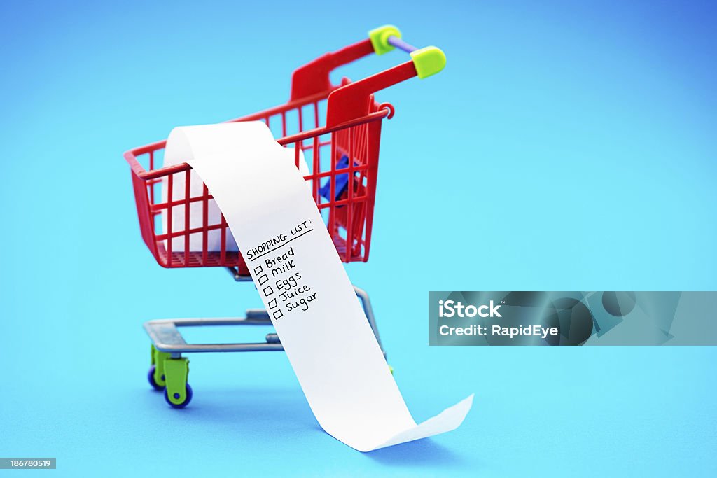 Lista de Compras para o dia-a-dia de mercearia em minúsculas Supermercado Carro - Royalty-free Alimento Básico Foto de stock