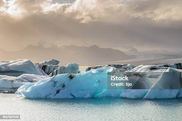 Icebergs - zdjęcia stockowe i więcej obrazów Arktyka - Arktyka, Biały, Chłodny