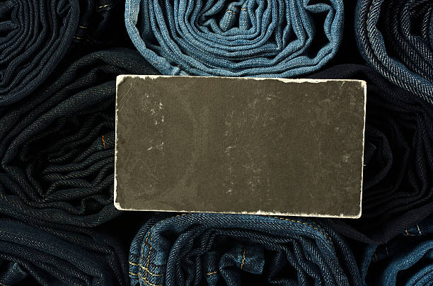 rótulo em branco jeans rolo - jeans ticket rectangle labeling imagens e fotografias de stock