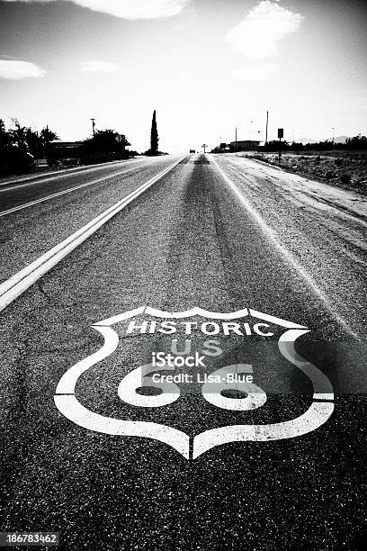 Route 66 Arizona Usablack Y Blanco Foto de stock y más banco de imágenes de Route 66 - Route 66, Desierto, Blanco y negro