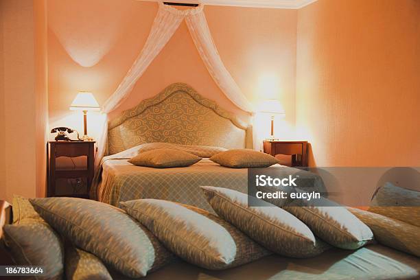 Innen Luxushotelzimmer Stockfoto und mehr Bilder von Behaglich - Behaglich, Beige, Bett