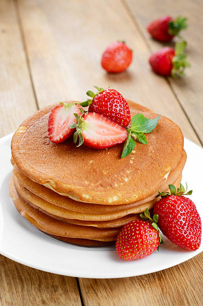 istock Ready to eat pancakes with strawberries 186785592