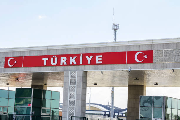 poste de contrôle frontalier de türkiye - traffic jam photos et images de collection