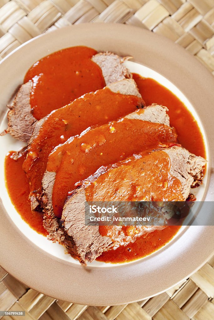 Kalbfleisch mit Tomaten-sauce - Lizenzfrei Einzelner Gegenstand Stock-Foto