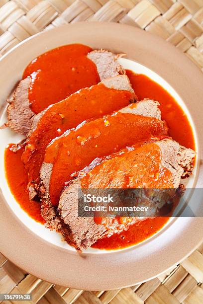 Kalbfleisch Mit Tomatensauce Stockfoto und mehr Bilder von Einzelner Gegenstand - Einzelner Gegenstand, Fleisch, Fotografie