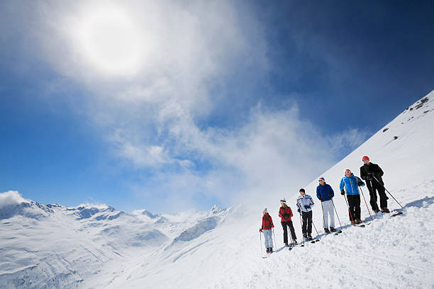 narciarstwo na śniegu szkoły klasie - winter friendship france italy zdjęcia i obrazy z banku zdjęć