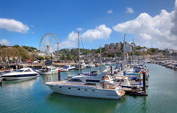 torquay harbour, devon - torquay photos et images de collection