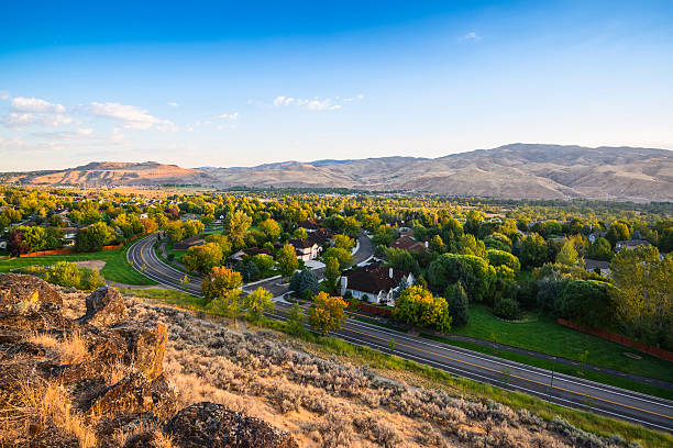 vista de la ciudad de boise, idaho - idaho fotografías e imágenes de stock