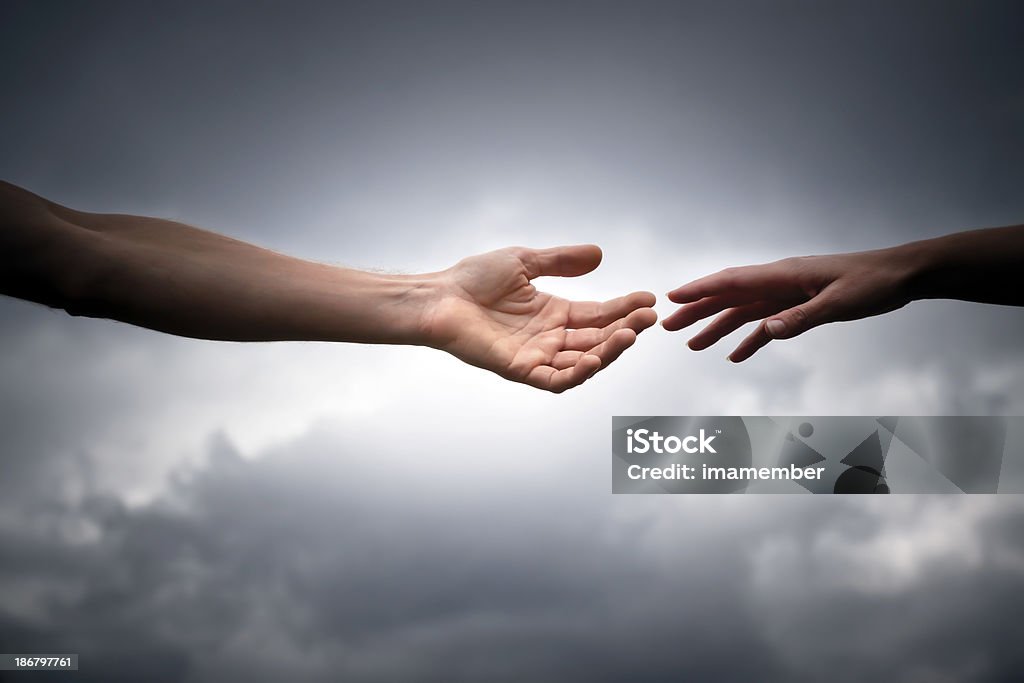 Macho e fêmea mãos contatar para ajudar, espaço para texto - Foto de stock de Alcançar royalty-free