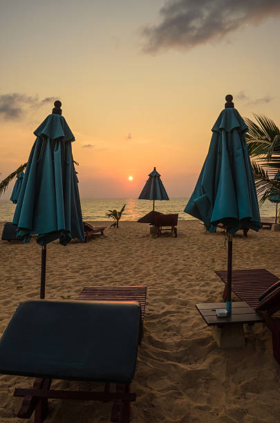 istock Silhouettes of beach umbrellas sunset and sky 186798009
