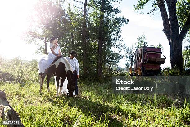 Cowboy Casamento - Fotografias de stock e mais imagens de Vaqueiro - Vaqueiro, Casal, Casamento