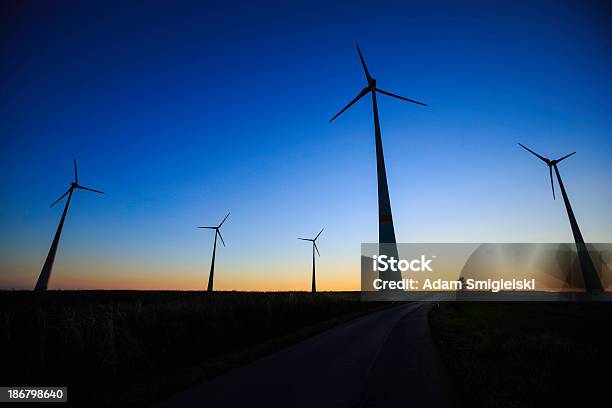 Photo libre de droit de Power Génération Moulins banque d'images et plus d'images libres de droit de Agriculture - Agriculture, Alimentation électrique, Bleu