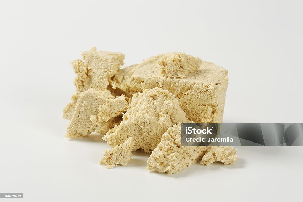 Pedaço de deliciosos halva isolado a branco - Royalty-free Açúcar Foto de stock