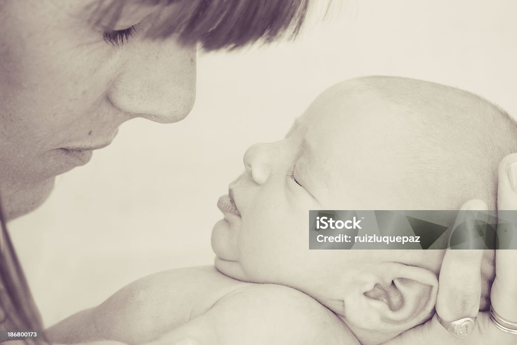 Giovane madre e neonato - Foto stock royalty-free di 0-11 Mesi