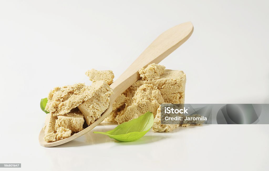 Pedaço de deliciosos halva isolado a branco - Royalty-free Açúcar Foto de stock