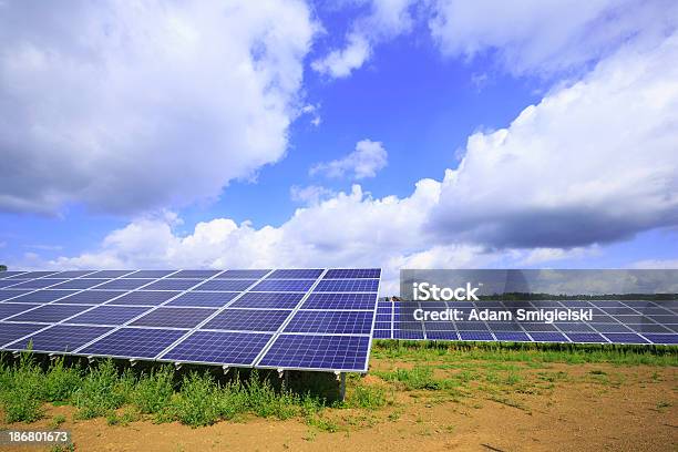 Energia Solare - Fotografie stock e altre immagini di Agricoltura - Agricoltura, Albero, Ambientazione esterna