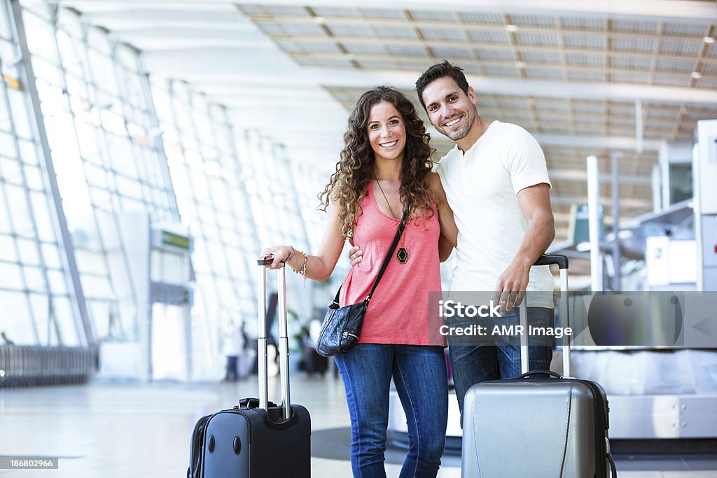 Junges Paar in einem Flughafen - Lizenzfrei Abschied Stock-Foto