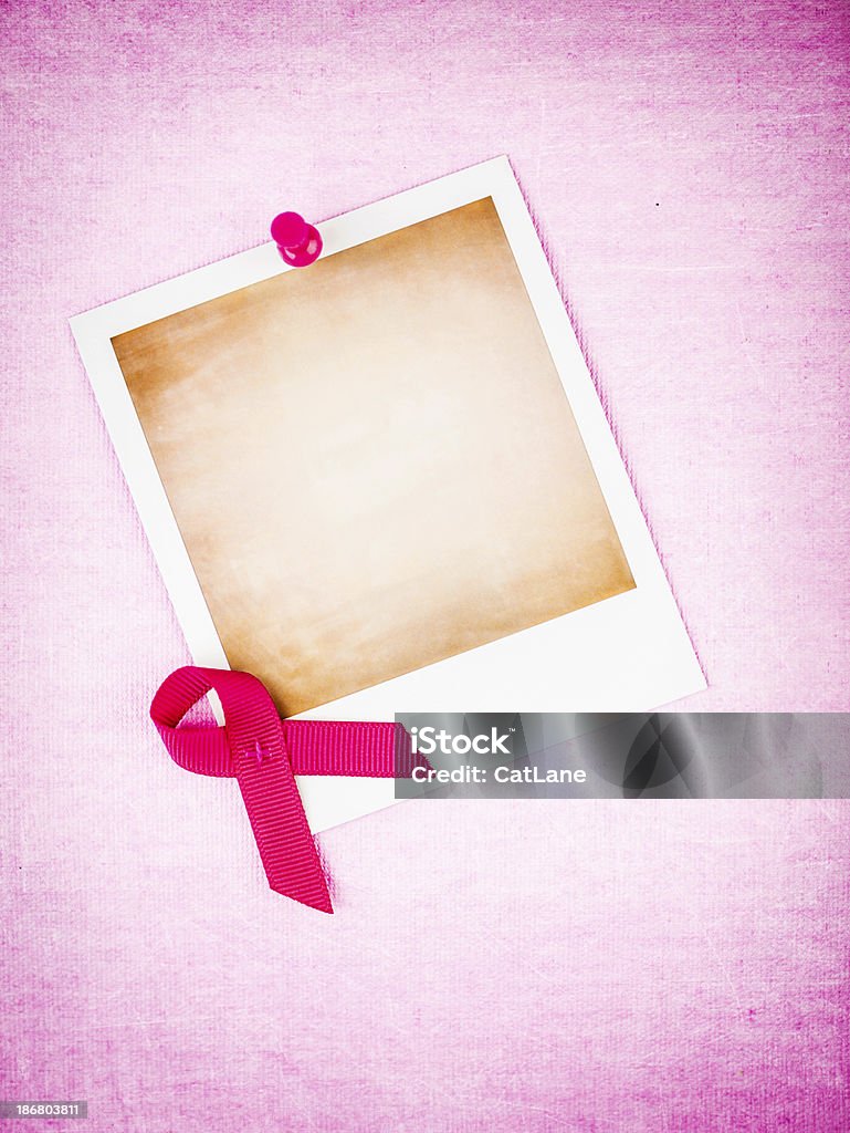 Cadre Photo blanc avec ruban de sensibilisation pour le Cancer du sein rose - Photo de Ruban de lutte contre le cancer du sein libre de droits