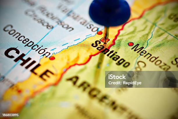 サンティアゴでチリの首都の付いたブルーの Pushpin マップ - チリ共和国のストックフォトや画像を多数ご用意 - チリ共和国, コロラド州, ロビンソンクルーソー島