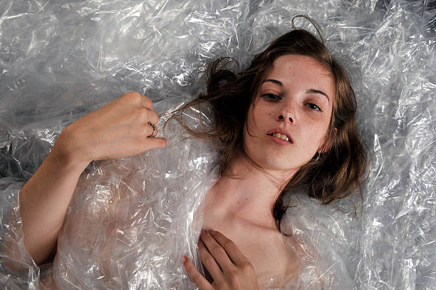istock Vinyl woman 186804104