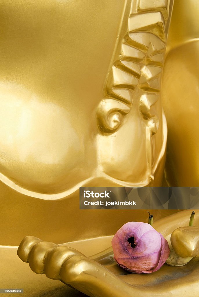 Goldenen Buddha-Statue mit lotus Blume - Lizenzfrei Statue Stock-Foto