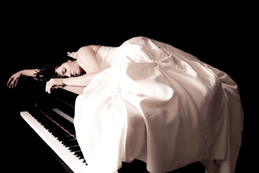 The Bride Sleeping On A Piano Stock Photo - Download Image Now - Piano,  Sleeping, Lying Down - iStock
