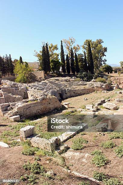 Foto Antigavertical Corinto - Fotografias de stock e mais imagens de Antigo - Antigo, Arcaico, Arqueologia