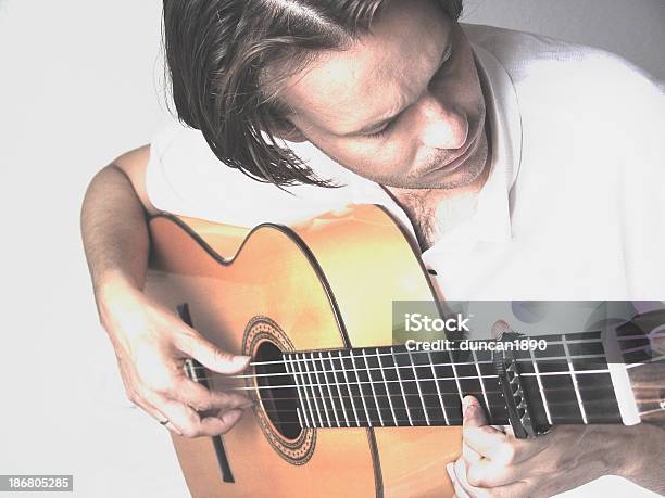 Guitar Player Foto de stock y más banco de imágenes de Aferrarse - Aferrarse, Armonía - Concepto, Arte cultura y espectáculos