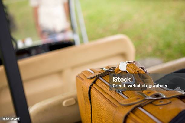 Photo libre de droit de Valise banque d'images et plus d'images libres de droit de En cuir - En cuir, Valise, Adulte