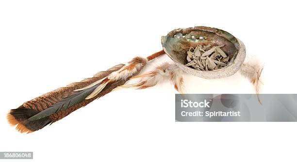 Sacred Sage E Smudging Strumenti - Fotografie stock e altre immagini di Guru - Guru, Fumo - Materia, Salvia