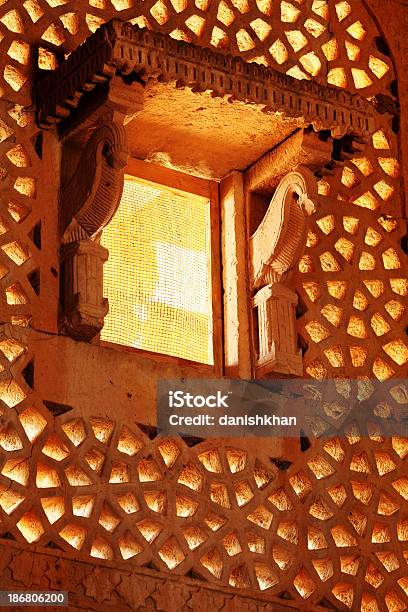 Jharoka Em Makli Necrópole - Fotografias de stock e mais imagens de Arco - Caraterística arquitetural - Arco - Caraterística arquitetural, Arqueologia, Arquitetura