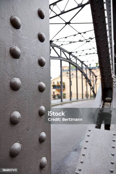 Estructura Metálica Foto de stock y más banco de imágenes de Puente - Estructura creada por humanos - Puente - Estructura creada por humanos, Hamburgo - Alemania, Blanco y negro