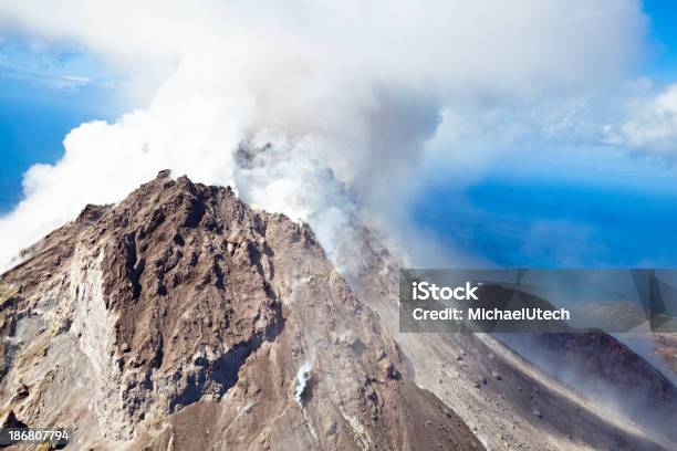 Photo libre de droit de Soufrière De Montserrat De Montserrat banque d'images et plus d'images libres de droit de Entrer en éruption - Entrer en éruption, Montserrat - Antilles, Montserrat - Volcan