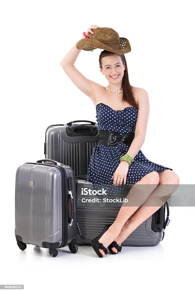 Młoda kobieta z walizki - Zbiór zdjęć royalty-free (Bagaż)