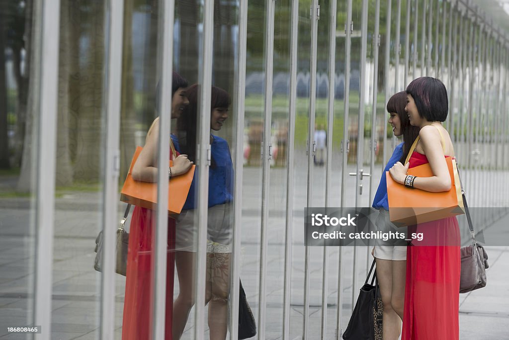 Asiática los compradores - Foto de stock de 20-24 años libre de derechos