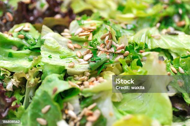 Salate Stockfoto und mehr Bilder von Ansicht aus erhöhter Perspektive - Ansicht aus erhöhter Perspektive, Bildhintergrund, Bildschärfe