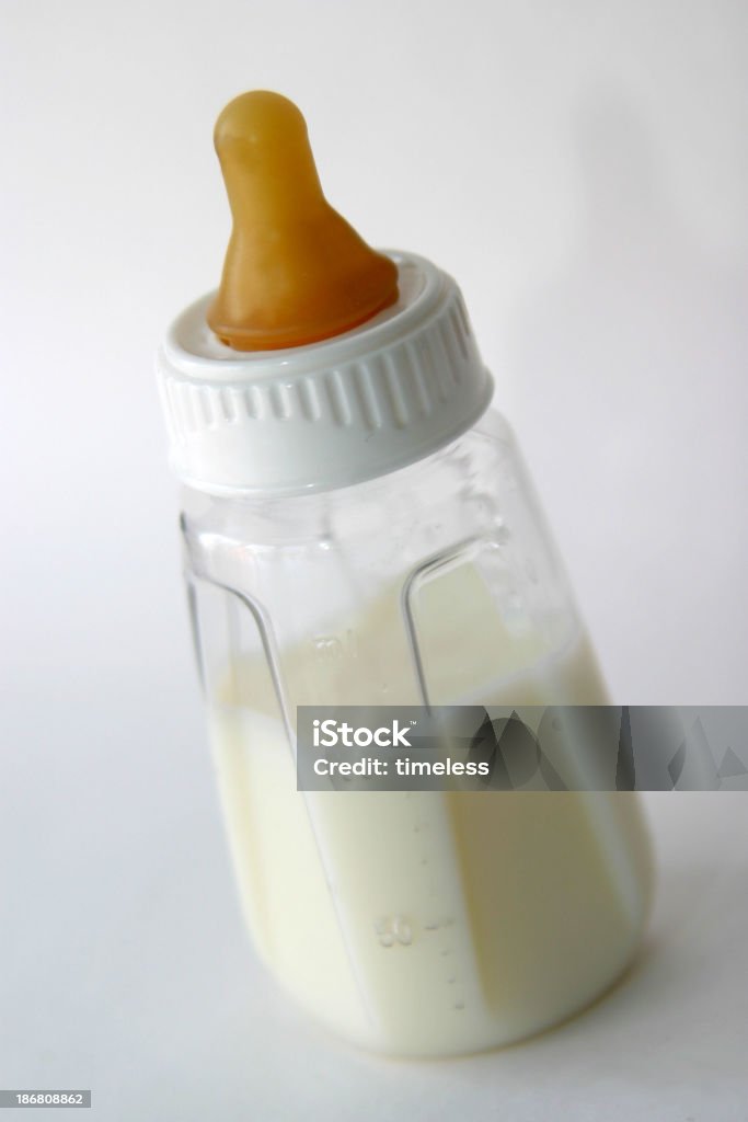 Botella en ángulo - Foto de stock de Alimento libre de derechos