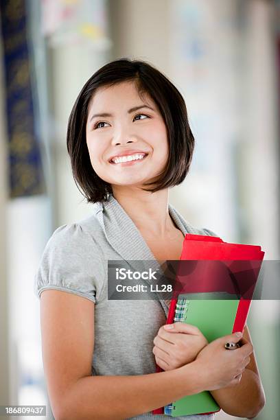 Mujer Joven Foto de stock y más banco de imágenes de Adolescencia - Adolescencia, Adolescente, Adulto