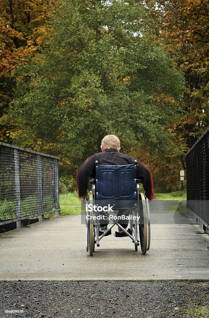 Sendero accesible para personas con discapacidades - Foto de stock de Baranda libre de derechos