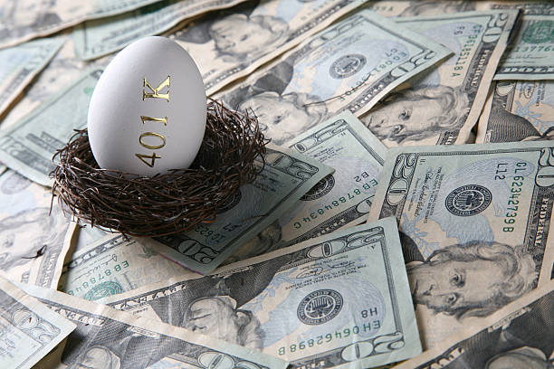 investir dinheiro para a 401 k - investment mutual fund financial advisor nest egg - fotografias e filmes do acervo