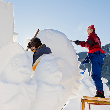 The Latvian team (Zigmunds Vilnis foreman, Ainars Zingniks assistant) is working to create the snow sculpture titled “Anniversary melody”, the winner at the International Snow Festival of San Vigilio. It has been created to celebrate the 20th anniversary of this important event that happens every year in mid-January in San Candido and San Vigilio, in the north of Italy. 